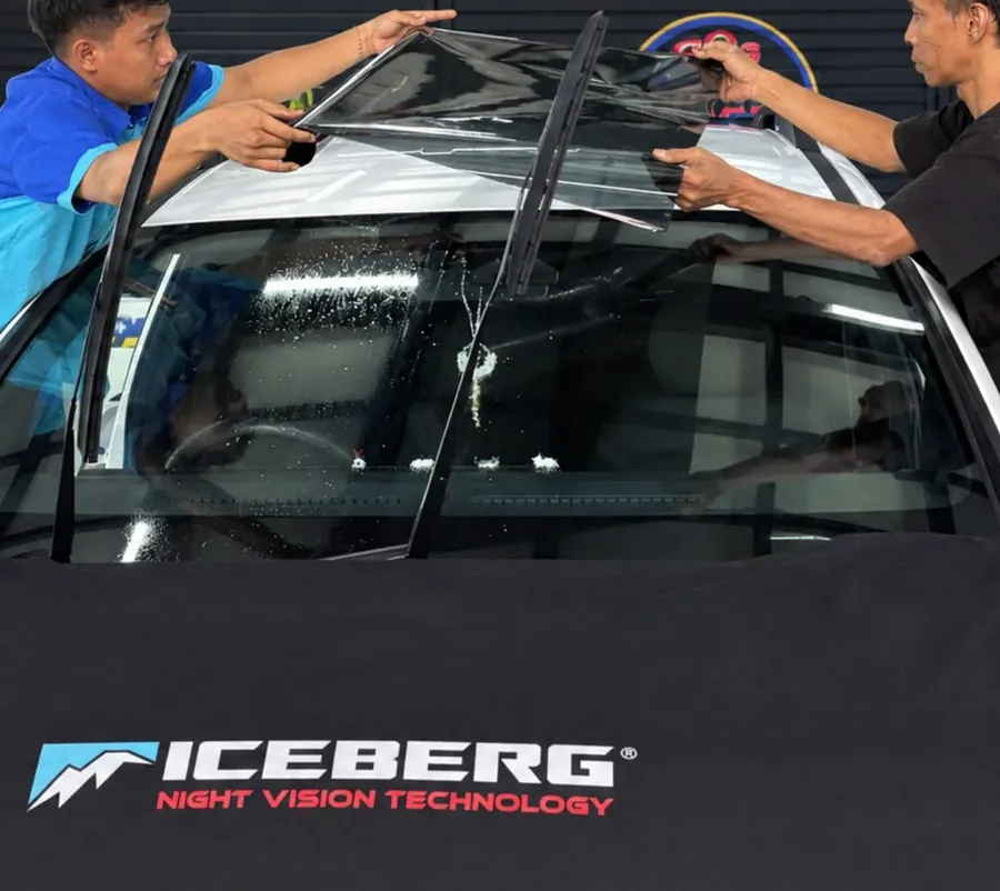 Fitting Iceberg film to a windshield
